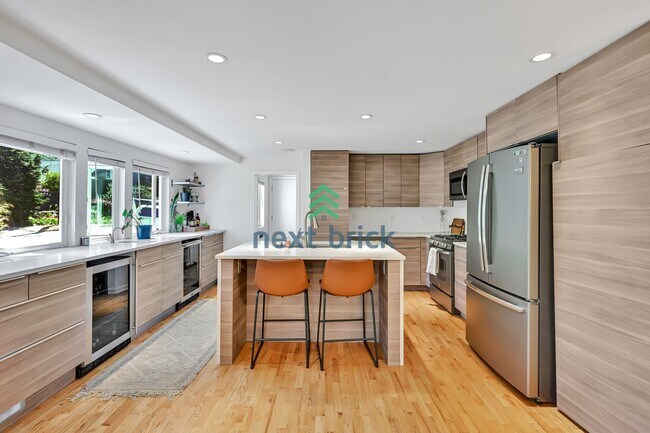 Building Photo - A beautiful 3 bedrooms and 2 bathrooms house