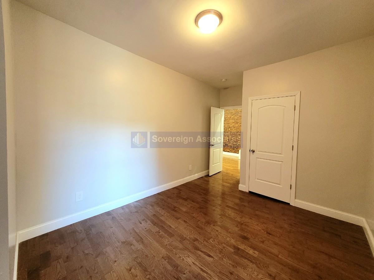 Building Photo - 141 Nagle Ave