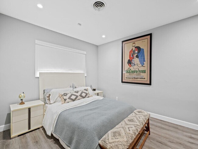 Building Photo - 2011 NE 60th St