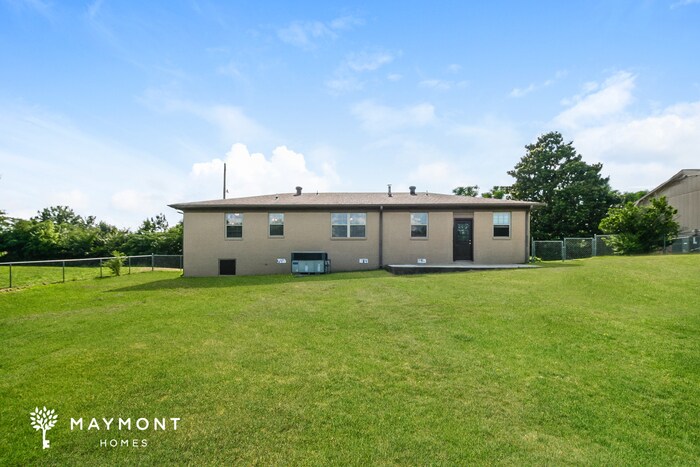 Building Photo - 437 7th Ave