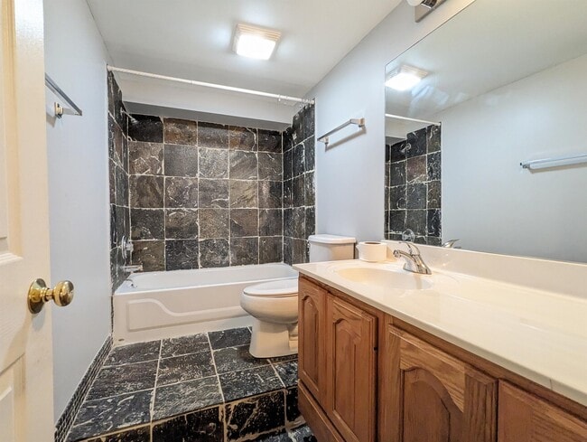 Building Photo - 532 Pleasure Dr