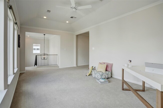 Building Photo - 1715 Maravilla Dr