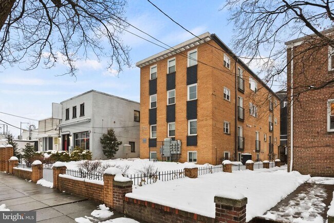 Building Photo - 7723 Alaska Ave NW