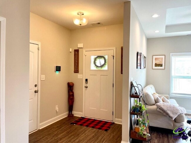 Building Photo - 190 Red Tail Cir