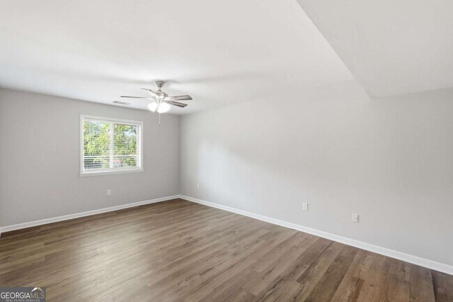 Building Photo - 605 Candler St