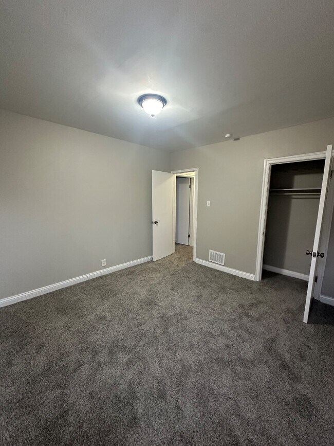 Building Photo - 6044 Mayflower Ave