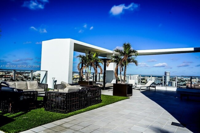 Building Photo - 1010 SW 2nd Ave