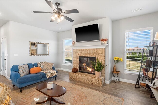 Building Photo - 102 Manfield Ave