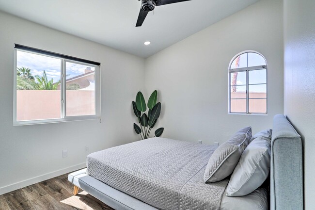 Building Photo - 44065 Dalea Ct