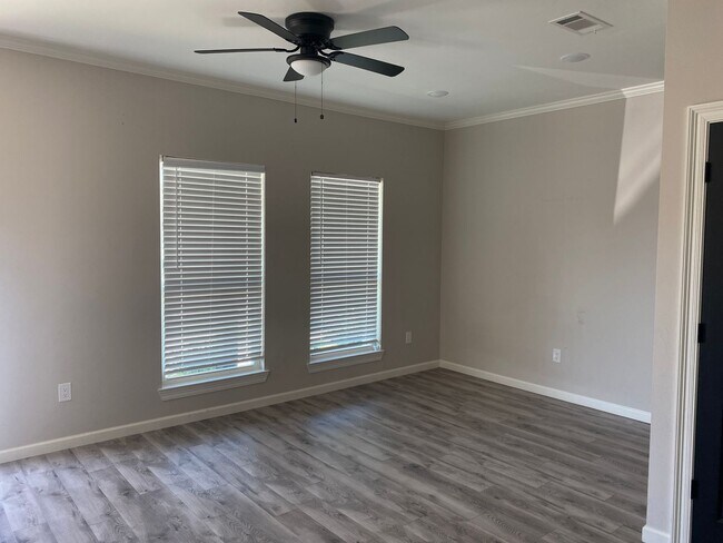Building Photo - 8131 Skysail Ave