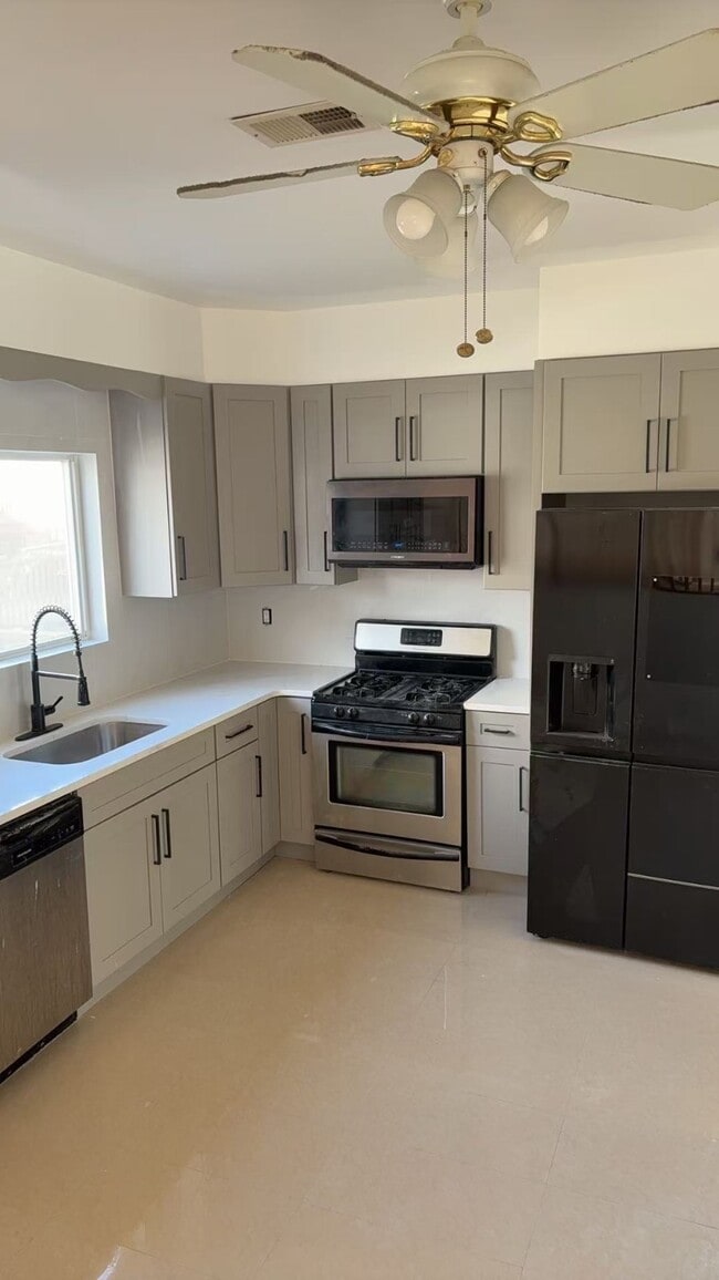 Building Photo - 377 Timber Ridge Dr