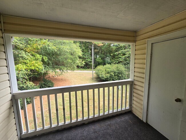 Building Photo - Convenient 2BR/2.5BA Condo in Chapel Hill