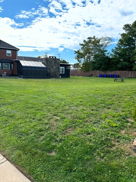 Shared yard and Unit 3 entry - 10 Wampanoag Trl