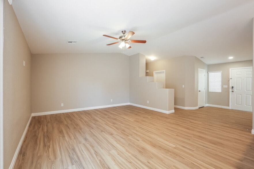 Building Photo - 5113 Pebble Rim St