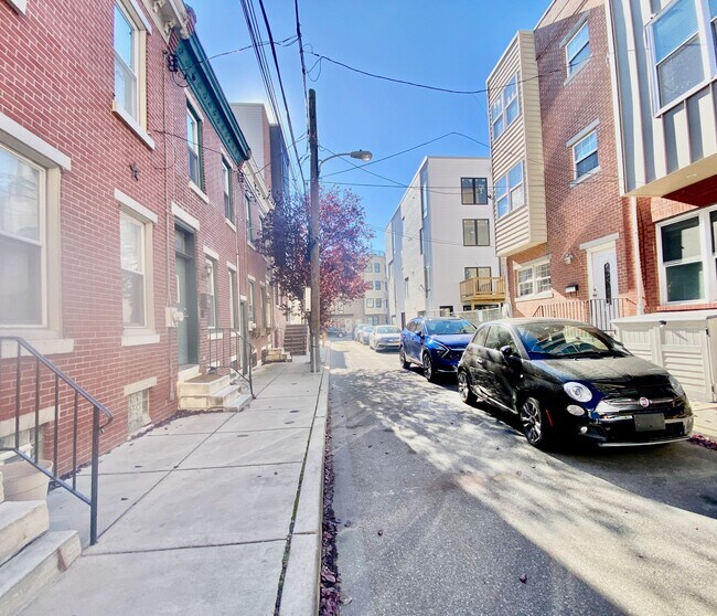 Building Photo - 761 S Mole St