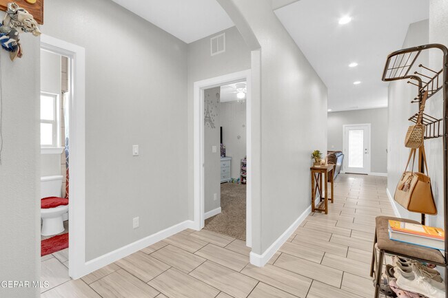 Building Photo - 412 Beech Tree Dr