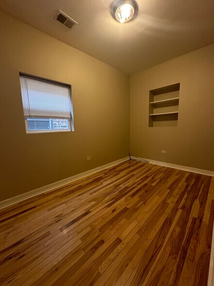 Building Photo - 3002 S Homan Ave