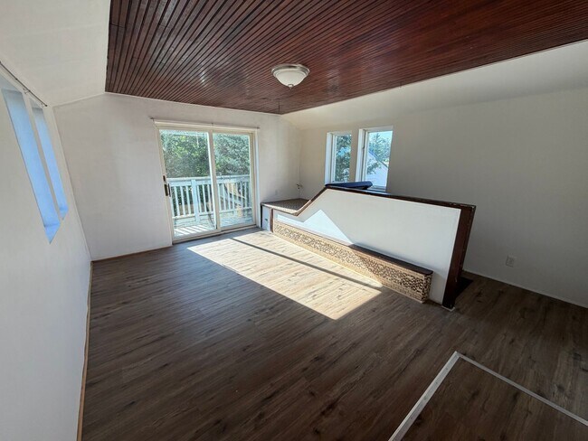 Building Photo - 705 McLean Ave