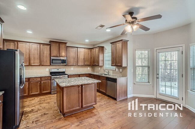 Building Photo - 301 Arbor Pl