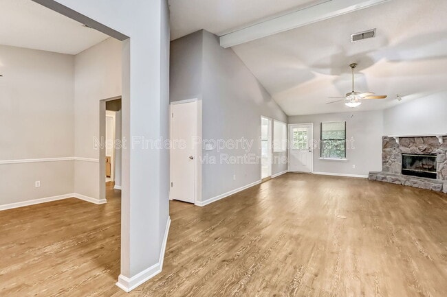 Building Photo - 10460 Roxbury Ln