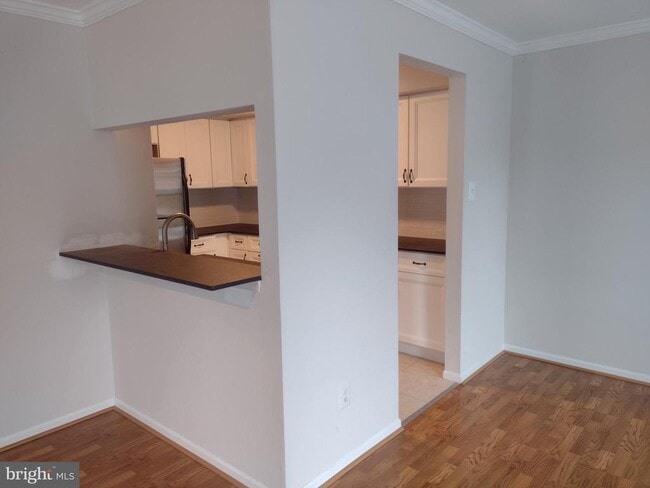 Building Photo - 83 Avon Ln