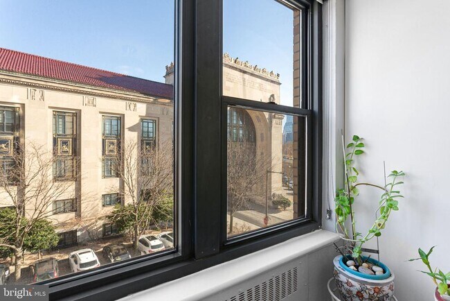 Building Photo - 2601 Pennsylvania Ave