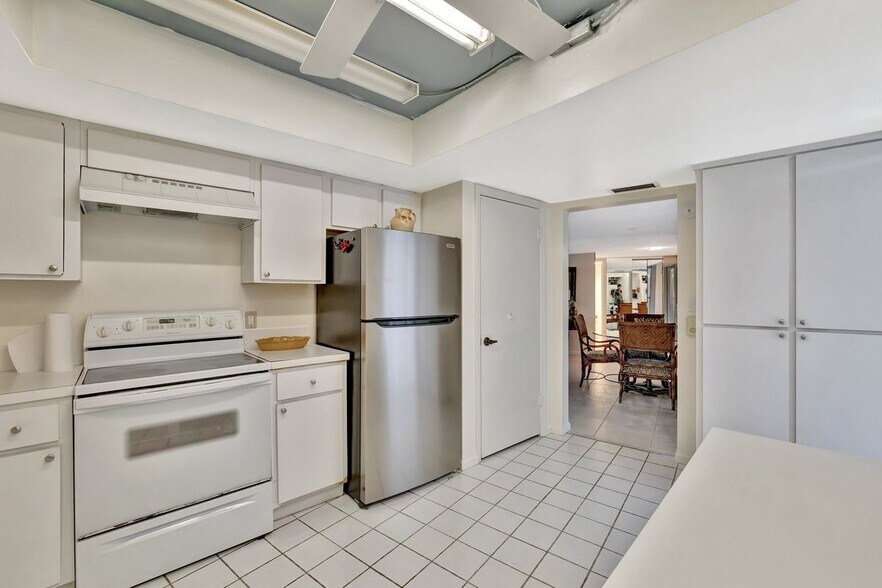 Building Photo - 1357 NE Ocean Blvd