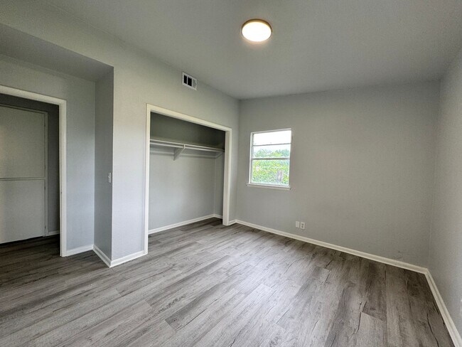 Building Photo - Spacious Open 3 Bedroom Home