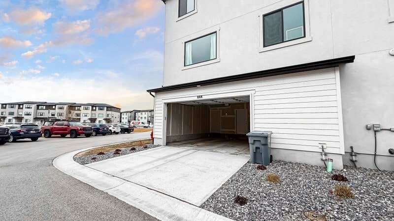 Building Photo - 888 W 540 S