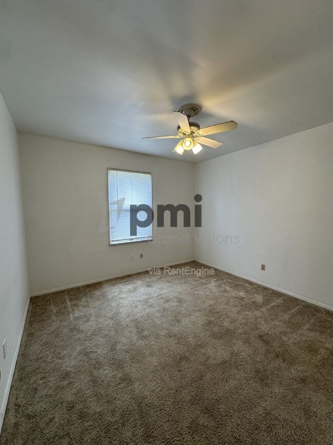 Building Photo - 1612 University Dr