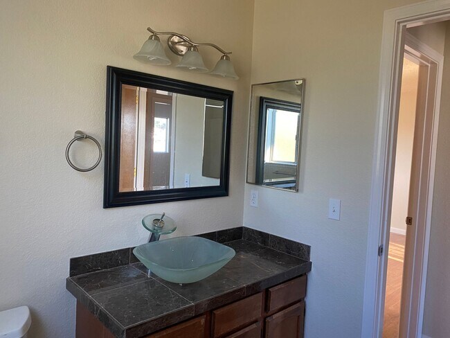 Building Photo - 3 BEDROOM 2 BATHROOM HOME IN THE PEPPERTREE SUBDIVISION