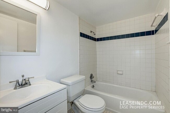 Building Photo - 2025 Flagler Pl NW