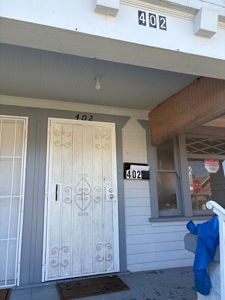 Building Photo - 402 E 43rd Pl