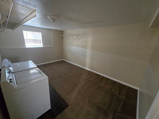 Building Photo - 432 Grandview Dr