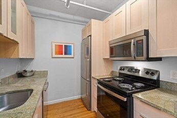 Building Photo - 34 Plympton St