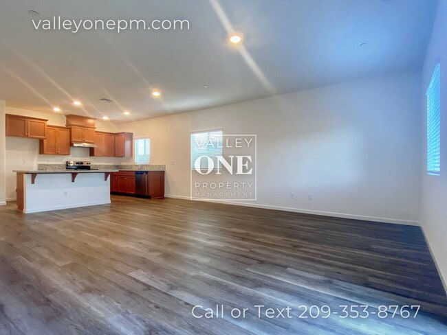 Building Photo - COMING SOON! 4 bedroom, 3 bath, pet-friend...