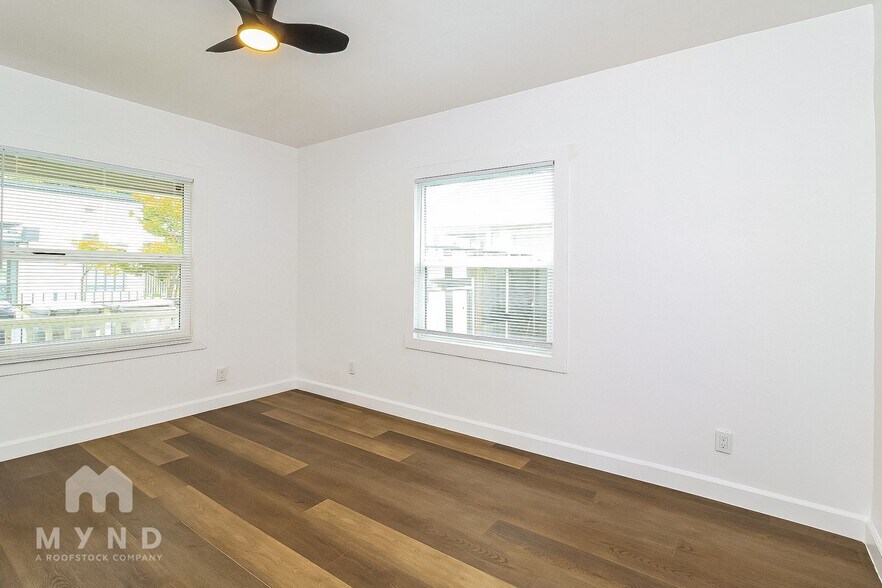 Building Photo - 702 Dixieanne Ave