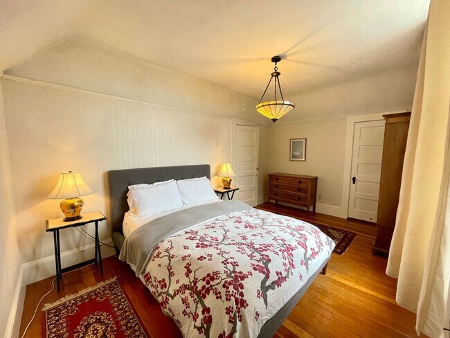 Building Photo - Pacific Grove Historical 3 Bed 2 Bath