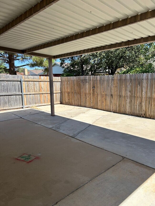 Building Photo - Beautiful Duplex in Esmond Estates