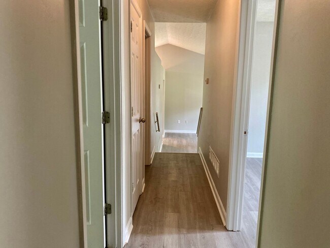 Building Photo - Dallas Rental