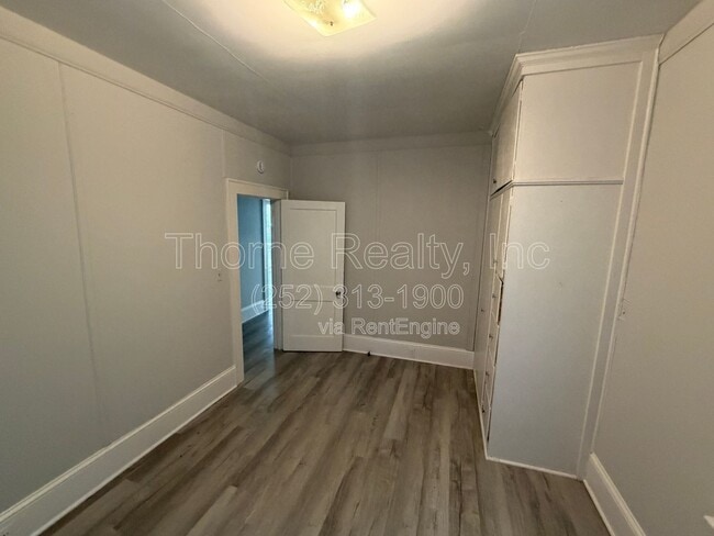 Building Photo - 821 Marigold St