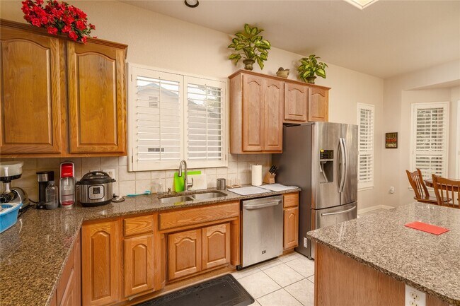 Building Photo - 107 Yaupon Ln