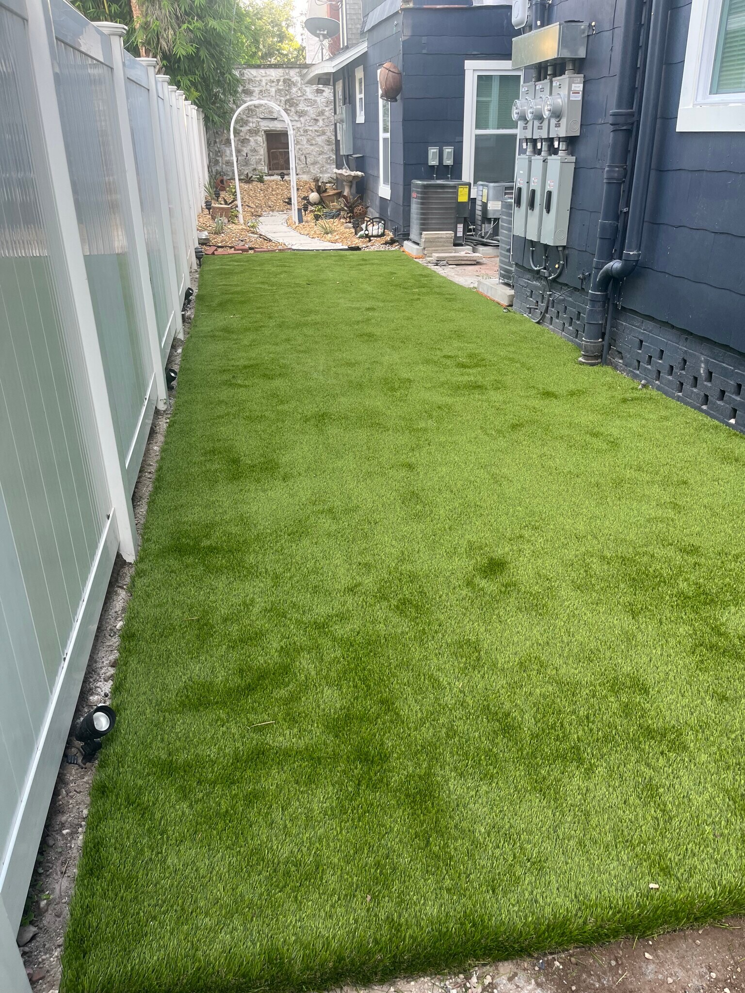 Building Photo - 644 6th Ave N