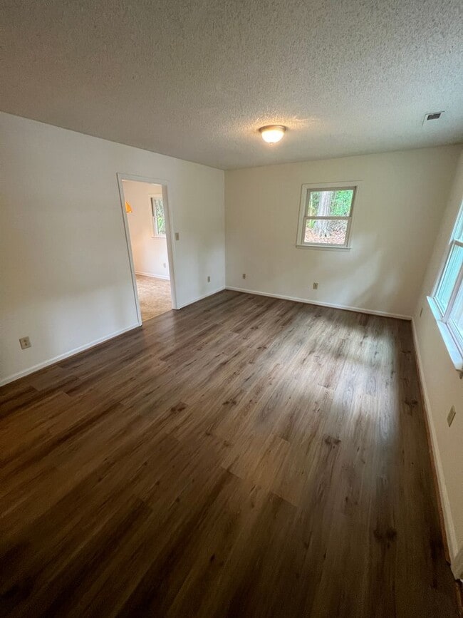 Building Photo - Two Bedroom Duplex (WINGATE)