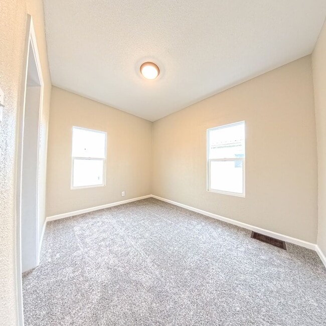 Building Photo - Updated 2-Bedroom Home in Marshalltown