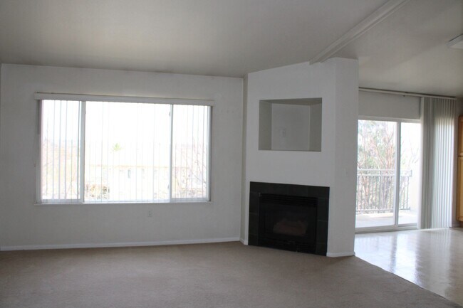 Building Photo - Comfortable 2-Bedroom Condo in Desirable F...