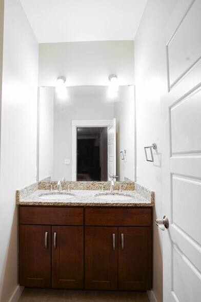 Building Photo - 54 Loomis St