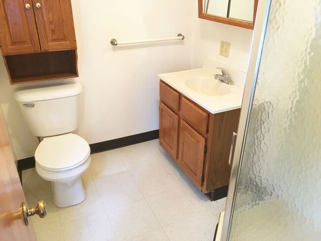 Building Photo - 3 Bedroom, 2 Bath Single Family Home with ...