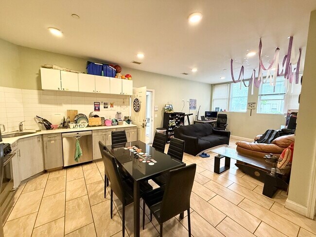 Building Photo - 299 Dudley St