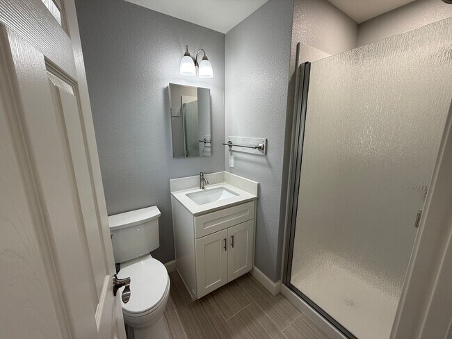 Building Photo - Newly remodeled 3 bedroom in the heart of ...